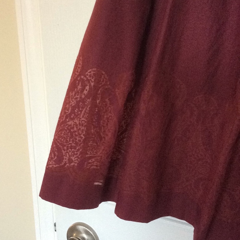 Apostrophe pleated skirt Sz 6 burgundy lined circle skirt w designs
